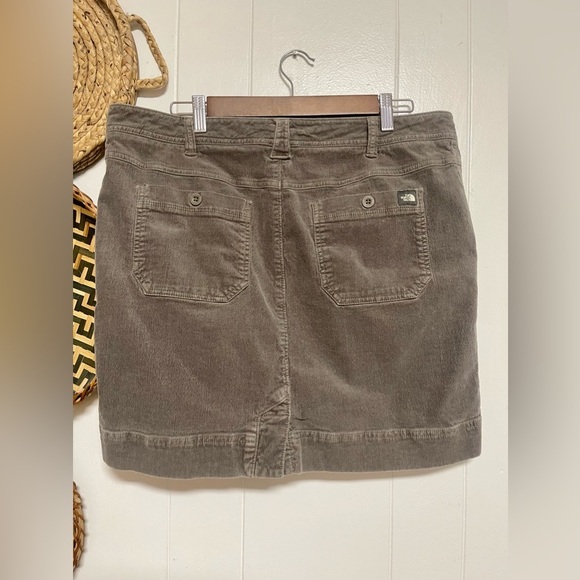 The North Face Womens Corduroy Mini Skirt Brown Pockets Slit Stretch Size 14 - Picture 2 of 4